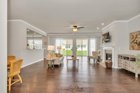 2528 Edgewater Dr, Elgin, IL 60124 photo 7