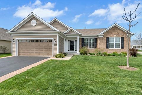 2528 Edgewater Dr, Elgin, IL 60124 photo 1