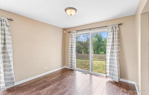 485 E Granville Ave, Roselle, IL 60172 photo 8