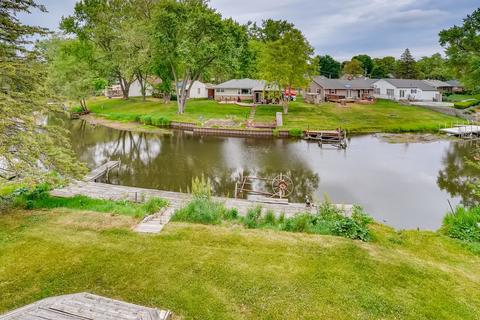 3808 W Millstream Dr, Mchenry, IL 60050 photo 2