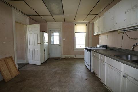 1019 E Washington St, Clinton, IL 61727 photo 4