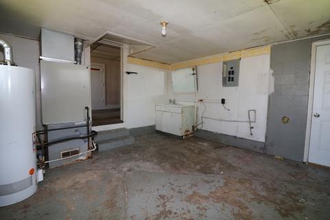 1019 E Washington St, Clinton, IL 61727 photo 7