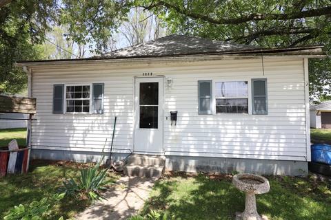 1019 E Washington St, Clinton, IL 61727 photo 1