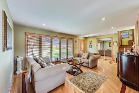 223 Bradley Ct, Des Plaines, IL 60016 photo 6