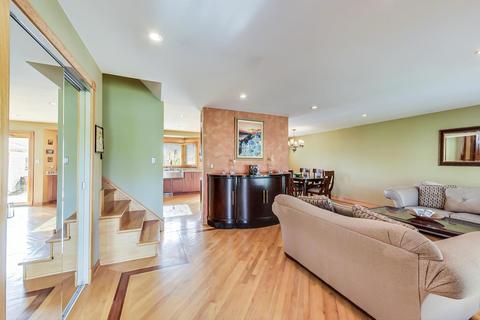 223 Bradley Ct, Des Plaines, IL 60016 photo 4