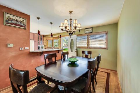 223 Bradley Ct, Des Plaines, IL 60016 photo 9