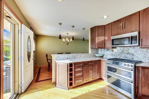 223 Bradley Ct, Des Plaines, IL 60016 photo 14