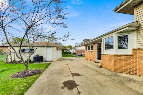 223 Bradley Ct, Des Plaines, IL 60016 photo 33