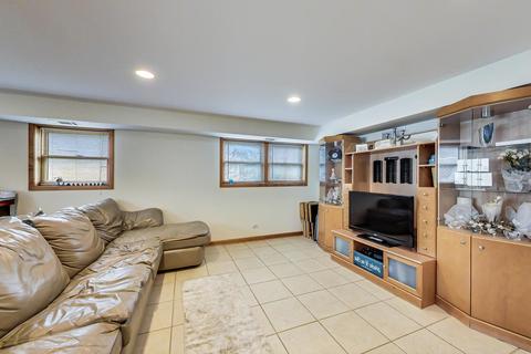 223 Bradley Ct, Des Plaines, IL 60016 photo 27