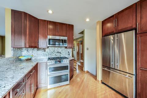 223 Bradley Ct, Des Plaines, IL 60016 photo 13