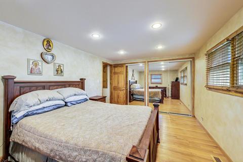223 Bradley Ct, Des Plaines, IL 60016 photo 18