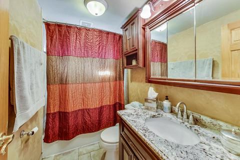 223 Bradley Ct, Des Plaines, IL 60016 photo 24