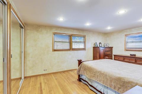 223 Bradley Ct, Des Plaines, IL 60016 photo 16