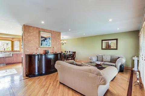 223 Bradley Ct, Des Plaines, IL 60016 photo 8