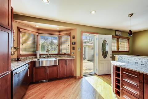 223 Bradley Ct, Des Plaines, IL 60016 photo 15