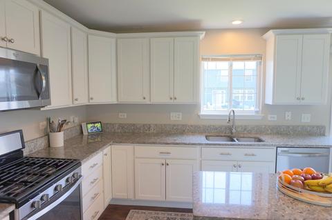 604 Brita Trl, Minooka, IL 60447 photo 4