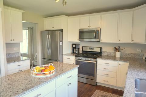 604 Brita Trl, Minooka, IL 60447 photo 5