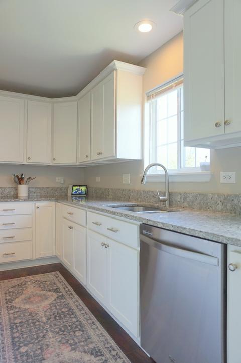 604 Brita Trl, Minooka, IL 60447 photo 8