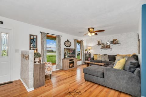 514 N Monroe St, Gardner, IL 60424 photo 4
