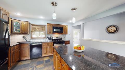 2006 W Grandview Dr, Johnsburg, IL 60051 photo 8