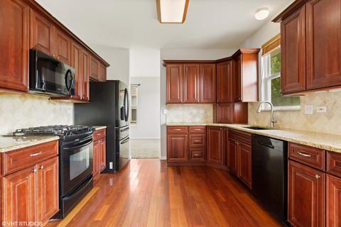 32723 Innetowne Rd, Lakemoor, IL 60051 photo 6