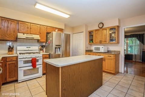 652 White Oak Ln, Bartlett, IL 60103 photo 3