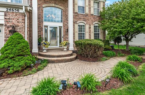 24656 W Champion Dr, Plainfield, IL 60585 photo 2