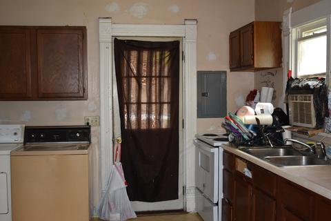 403 E Oak St, Watseka, IL 60970 photo 5