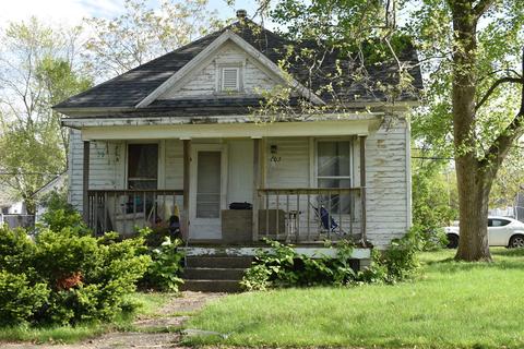 403 E Oak St, Watseka, IL 60970 photo 2
