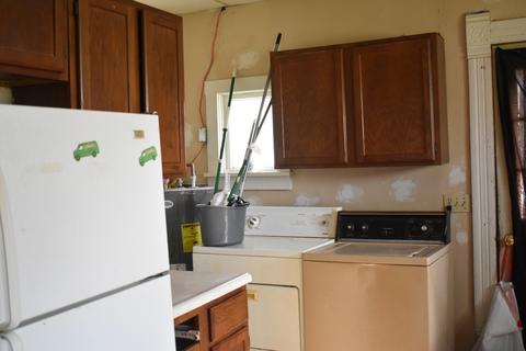 403 E Oak St, Watseka, IL 60970 photo 6