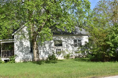 403 E Oak St, Watseka, IL 60970 photo 4