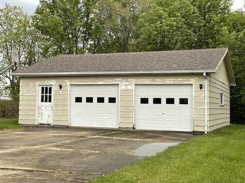723 E Raymond Rd, Watseka, IL 60970 photo 2