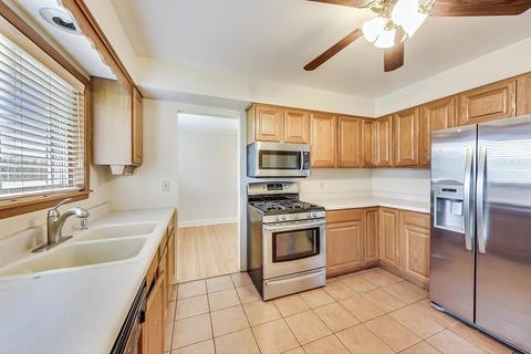 321 Hatlen Ct, Mount Prospect, IL 60056 photo 10