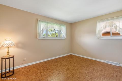 572 Lance Dr, Des Plaines, IL 60016 photo 7
