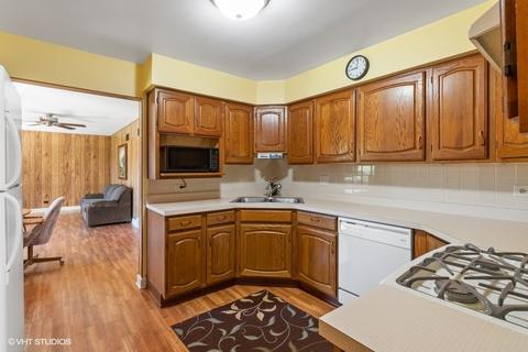 572 Lance Dr, Des Plaines, IL 60016 photo 3