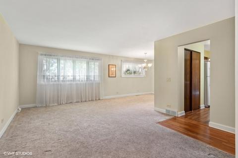 572 Lance Dr, Des Plaines, IL 60016 photo 2