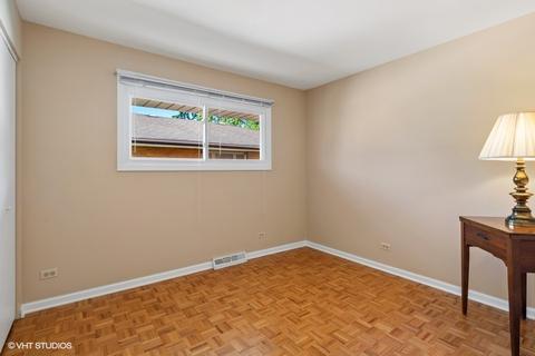 572 Lance Dr, Des Plaines, IL 60016 photo 8