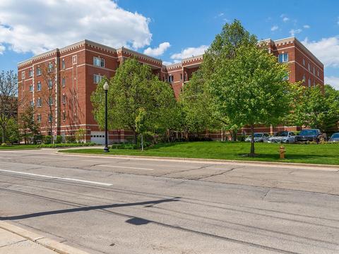 455 W Front St #209, Wheaton, IL 60187 photo 1