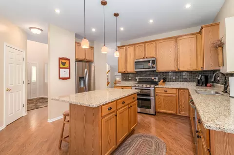 464 Raintree Dr, Oswego, IL 60543 photo 7