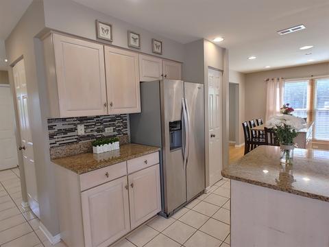 1150 Cobblers Xing, Elgin, IL 60120 photo 15