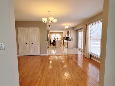 1150 Cobblers Xing, Elgin, IL 60120 photo 21