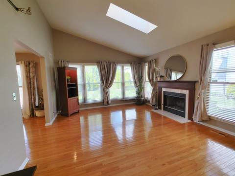 1150 Cobblers Xing, Elgin, IL 60120 photo 27