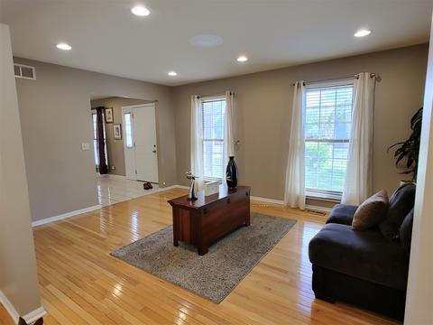 1150 Cobblers Xing, Elgin, IL 60120 photo 7