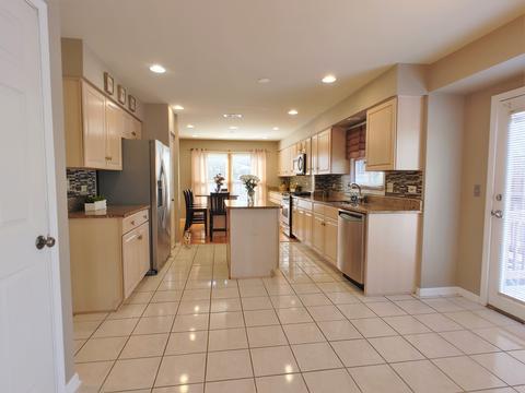 1150 Cobblers Xing, Elgin, IL 60120 photo 14