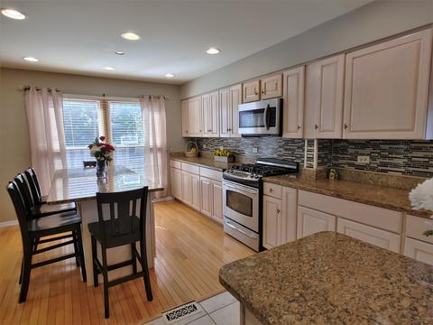 1150 Cobblers Xing, Elgin, IL 60120 photo 11