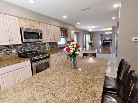 1150 Cobblers Xing, Elgin, IL 60120 photo 9