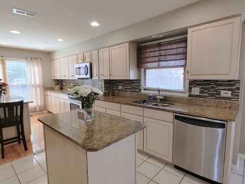 1150 Cobblers Xing, Elgin, IL 60120 photo 12