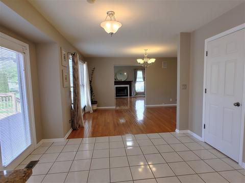 1150 Cobblers Xing, Elgin, IL 60120 photo 16