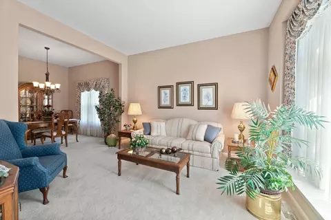 39 Forestview Ln, Aurora, IL 60502 photo 2