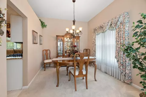39 Forestview Ln, Aurora, IL 60502 photo 4